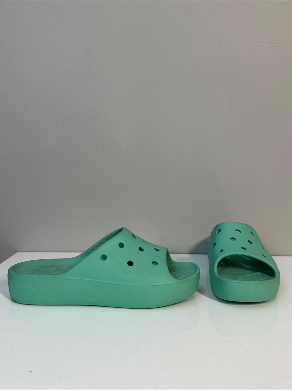 Crocs Women’s Mint Iconic Comfort Green Slide Platform Sandals Size 8 Summer